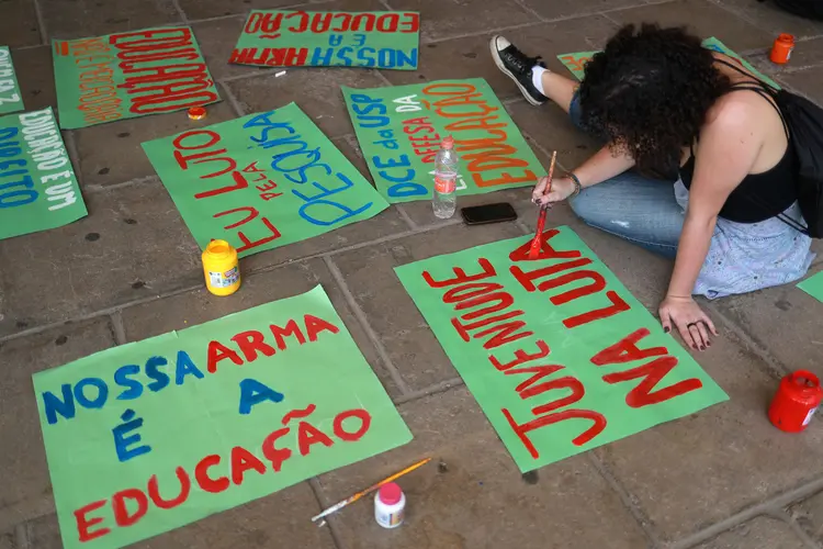 Protestos: pelo Brasil, ao menos 75 das 102 universidades e institutos federais do país convocaram protestos (Adriano Machado/Reuters)