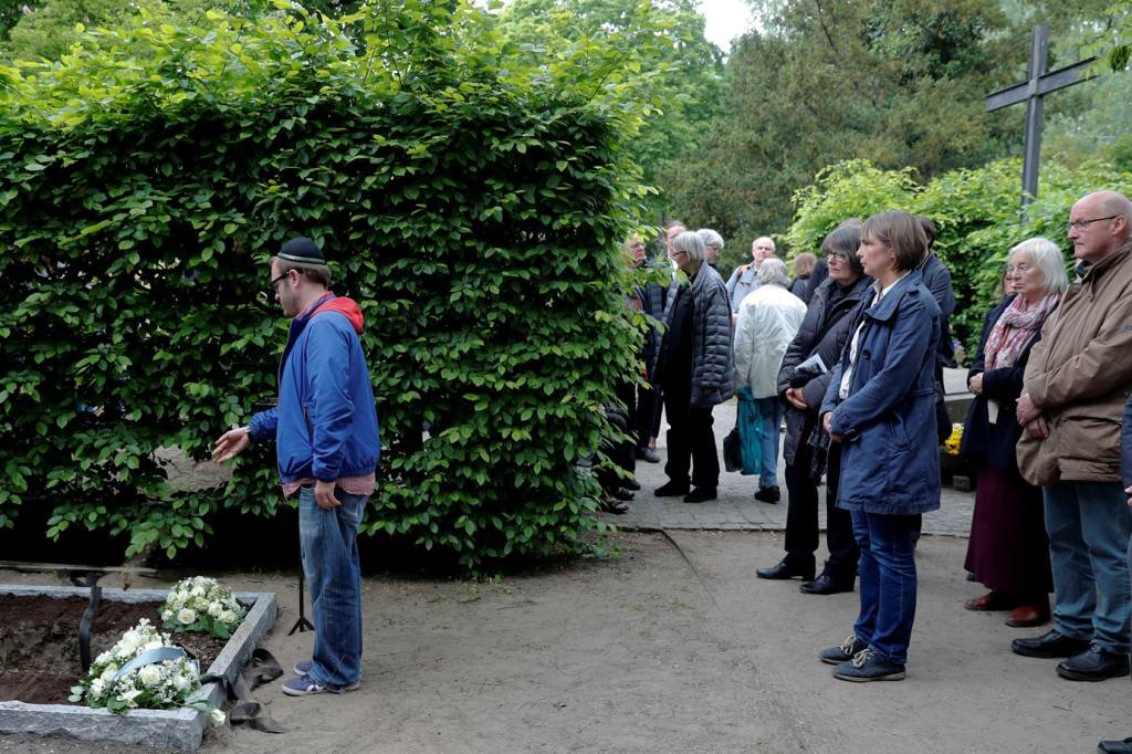 70 anos depois, mulheres que resistiram ao nazismo são enterradas