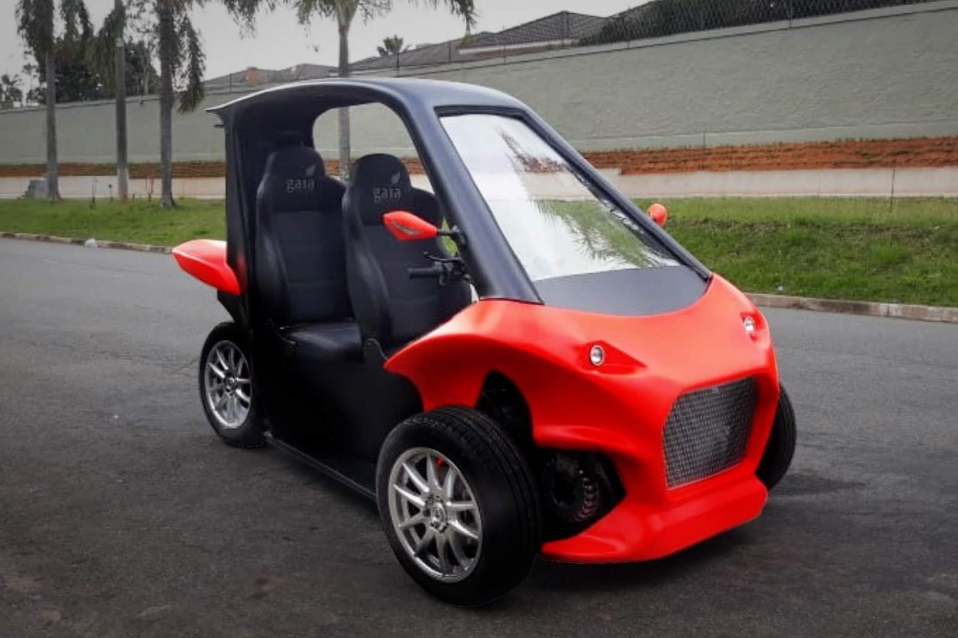 Este carro elétrico brasileiro roda 200 km com apenas R$ 8 de energia