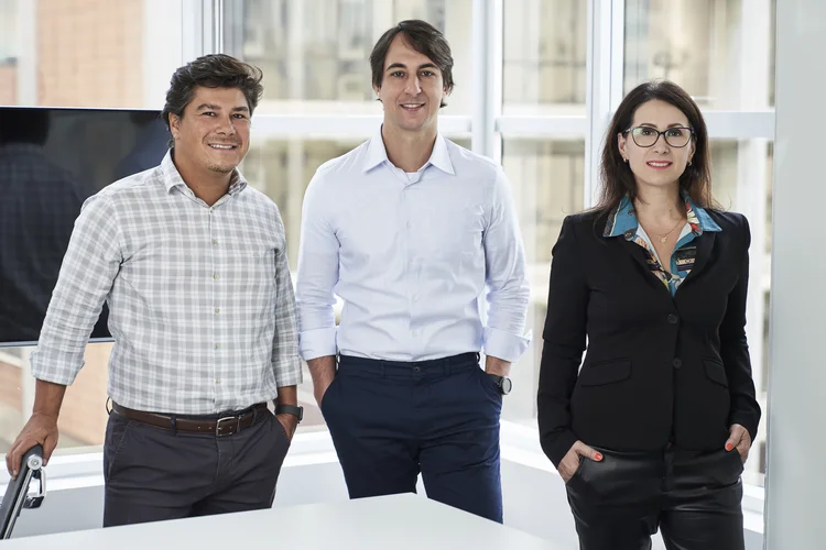 Carlos Brown, Ricardo Baraçal e Daniela Marchiori. (Frente Corretora/Divulgação)