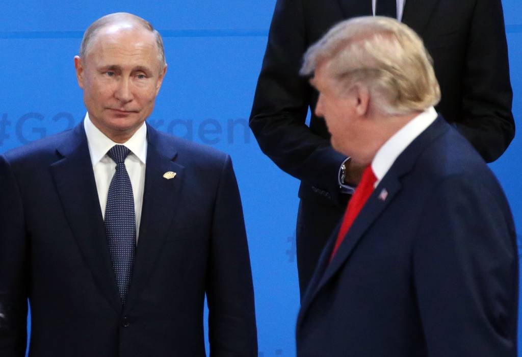 Presidente da Rússia, Vladimir Putin, e o presidente dos EUA, Donald Trump, durante cúpula do G20 na Argentina.