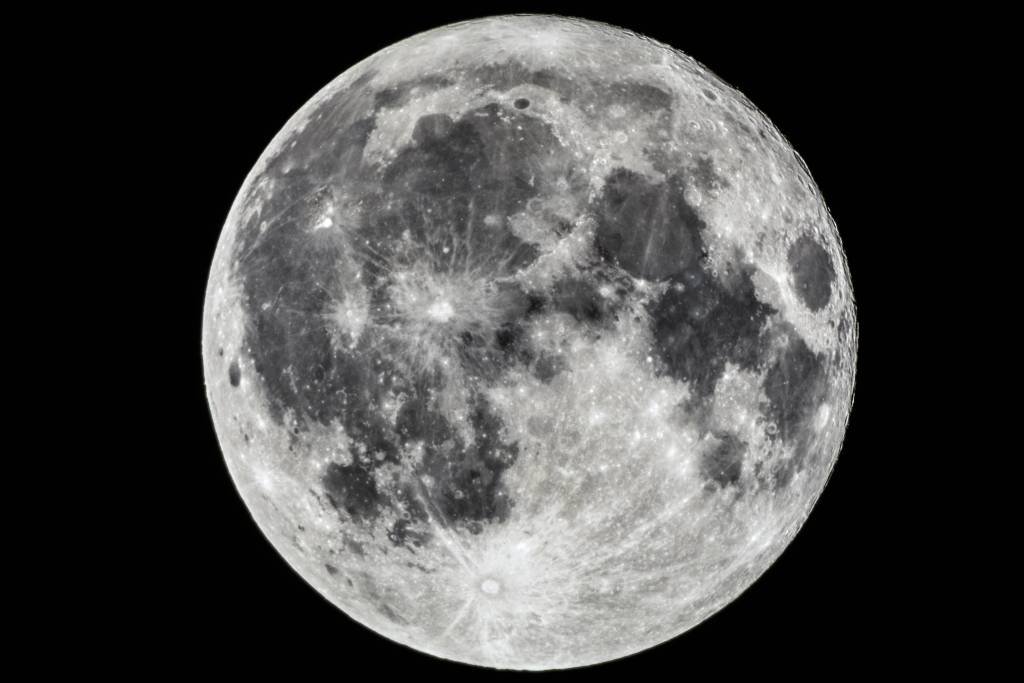 Lua está encolhendo devido a tremores, diz estudo
