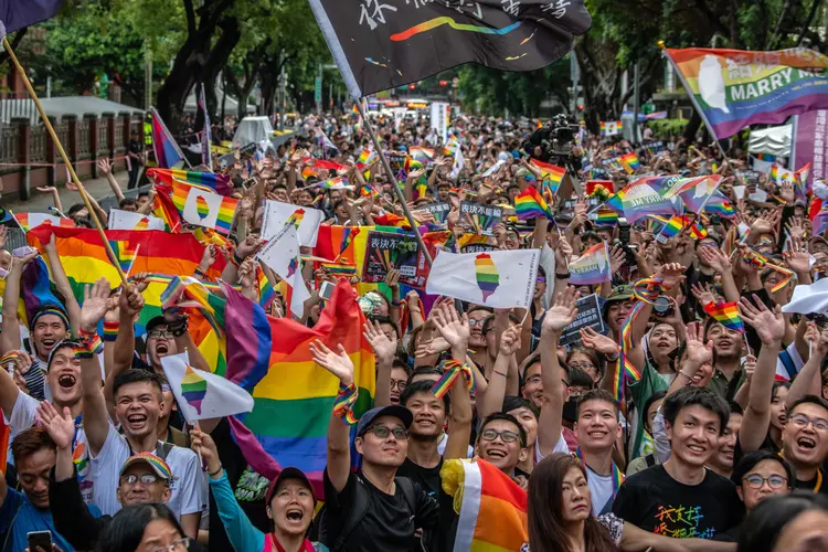 Taiwan: mais de 35 mil pessoas marcharam hoje pelas ruas de Taipé até o Parlamento pedindo aos legisladores que não discriminem pessoas do mesmo sexo que desejassem se casar (Carl Court / Staff/Getty Images)