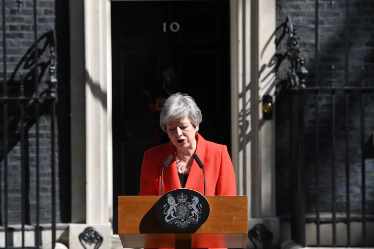 Emocionada, Theresa May anuncia que deixará o cargo de primeira-ministra britânica. (Leon Neal/Getty Images)