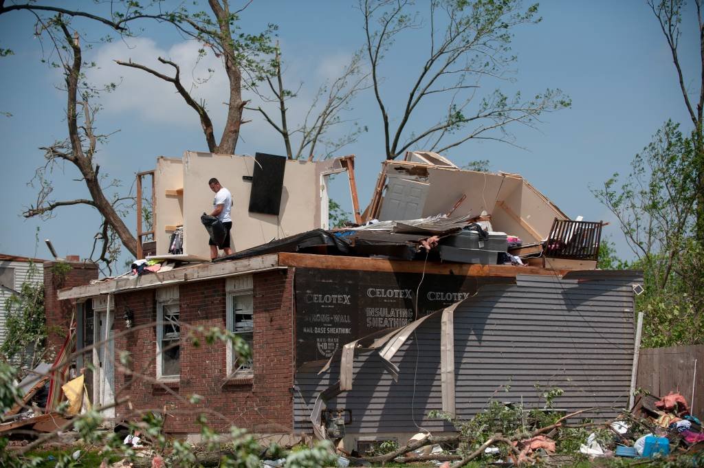 Tornados nos Estados Unidos deixam morto, feridos e milhões sem energia