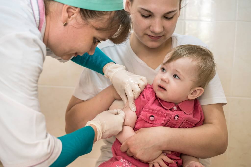 Rio começa a vacinar bebês com comorbidades contra a covid-19