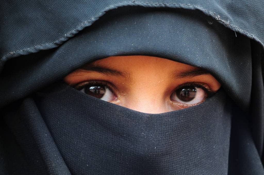Áustria proíbe uso de véu islâmico em escolas para meninas de 6 a 10 anos