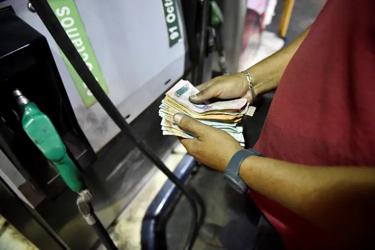Venezuela: paradoxo é que, com a gasolina mais barata do mundo, os venezuelanos enfrentam ciclos de escassez, (Carlos Becerra/Getty Images)