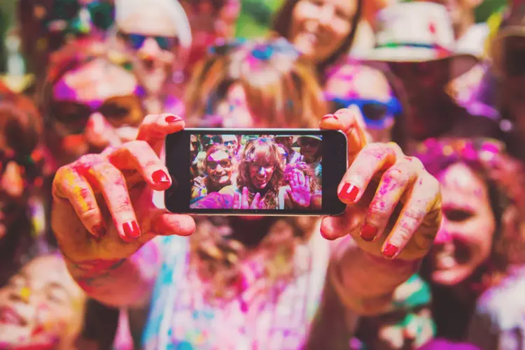 Selfie: #tbt #fun #travel #nofilter (Artur Debat/Getty Images)