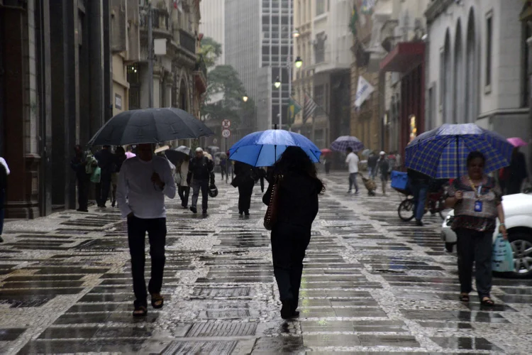 SP: capital deve ter chuvas fortes — com potencial para formar alagamentos — e rajadas de vento na tarde e na noite desta quinta-feira, 14 (Cris Faga/Getty Images)