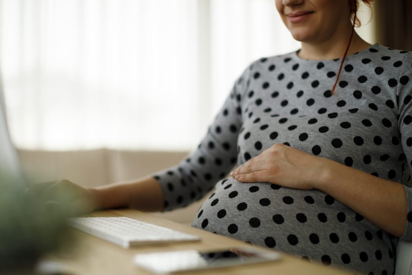 Entenda quais são os direitos e benefícios para as mães trabalhadoras