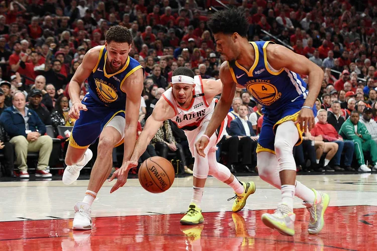 Warriors contra Trail Blazers: o time da Califórnia já é avaliado em 3,5 bilhões de dólares (Steve Dykes/Getty Images)