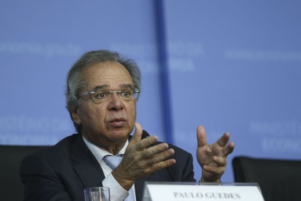 Guedes defende desinvestimentos da Petrobras e critica STF