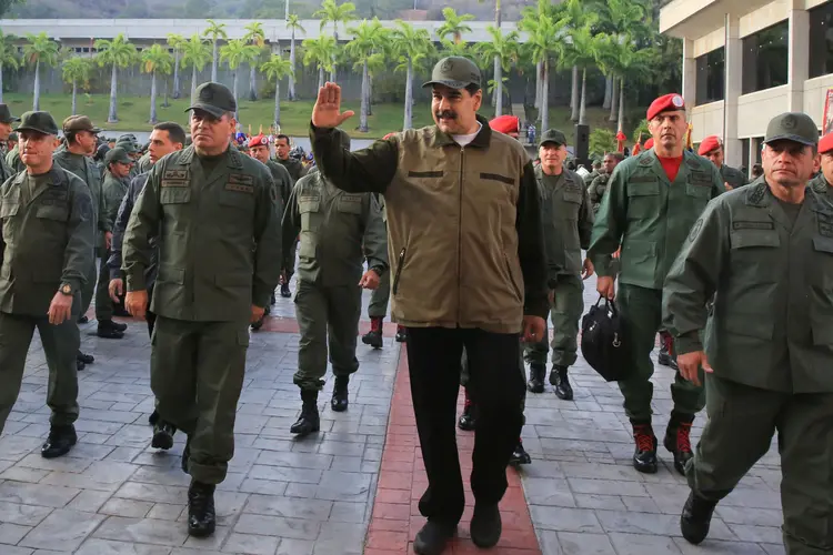 Oposição, liderada por Guaidó, não aceita uma solução que não retire Maduro da presidência (Miraflores Palace/Handout/Reuters)