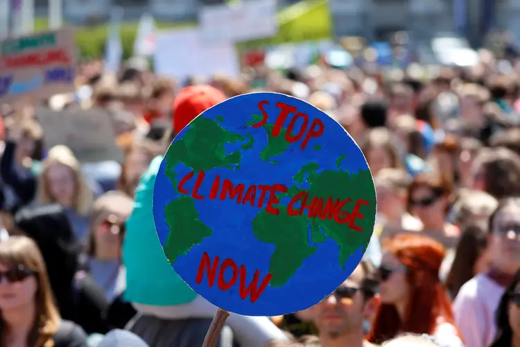 Manifestantes pelo clima: Fundos verdes começam a atrair interesse entre países emergentes, entre eles o Chile, que em breve irá sediar a a COP25 (Leonhard Foeger/Reuters)