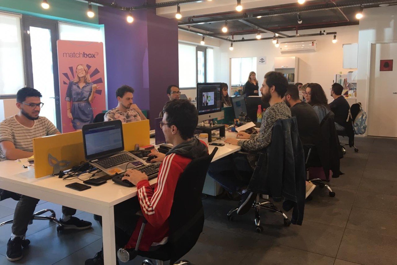 Startup de processos seletivos com robô e jogos atende de Avon a Red Bull