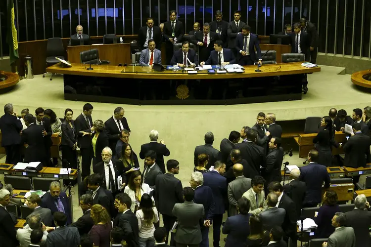 Câmara: deputados decidiram retirar do texto da MP um trecho que delimita a atuação de auditores fiscais da Receita (Marcelo Camargo/Agência Brasil)