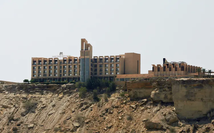 Vista do hotel Pearl Continental, em Gwadar: os três terroristas morreram e grupo separatista reivindicou ataque (Akhtar Soomro/Divulgação)