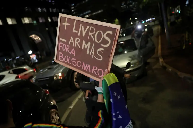 Protesto em São Paulo: estudantes foram às ruas contra cortes na Educação (Nacho Doce/Reuters)