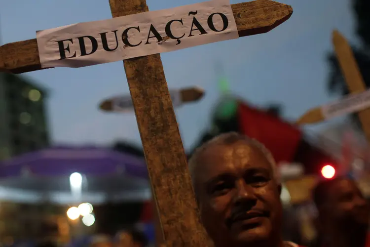 Contra os cortes na educação: as manifestações aconteceram em 104 cidades (Pilar Olivares/Reuters)