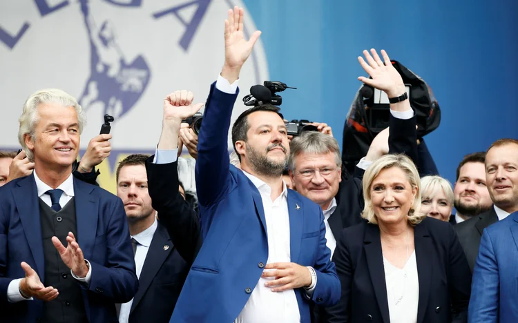 Salvini e Le Pen: primeiro-ministro italiano e deputada (Alessandro Garofalo/Reuters)