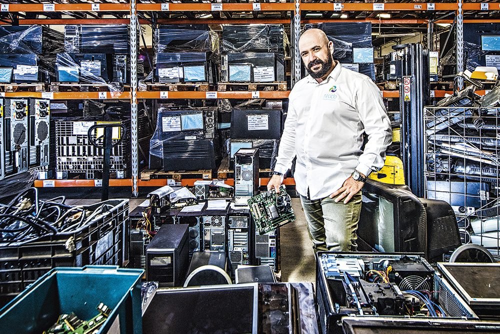 Oliveira, do grupo Reciclo: mais de 100 toneladas de sucata eletrônica processada em 2018 (Germano Lüders/Exame)