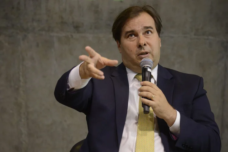 Maia acredita que a medida não vai atrapalhar o andamento da Previdência na Câmara (Tânia Rêgo/Agência Brasil)