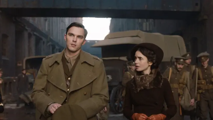 Nicholas Hoult como J. R. R. Tolkien, no filme Tolkien (Fox Searchlight Pictures/Divulgação)