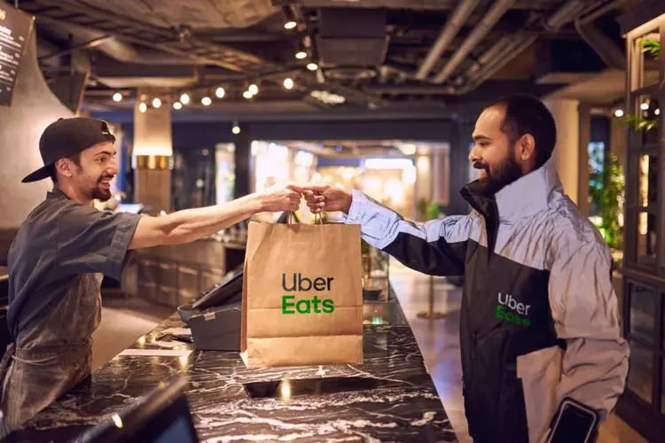 Entrega em domicílio: comportamento reflete a alteração de rotina forçada pela covid-19 (Uber Eats/Divulgação)