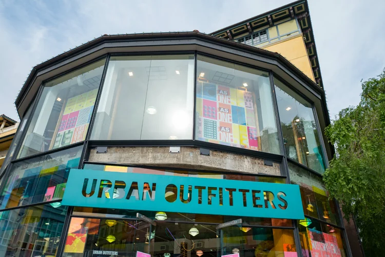 Urban Outfitters: clientes poderão escolher os itens pelo site e terão que devolvê-los depois de um mês (Smith Collection/Gado/Getty Images)