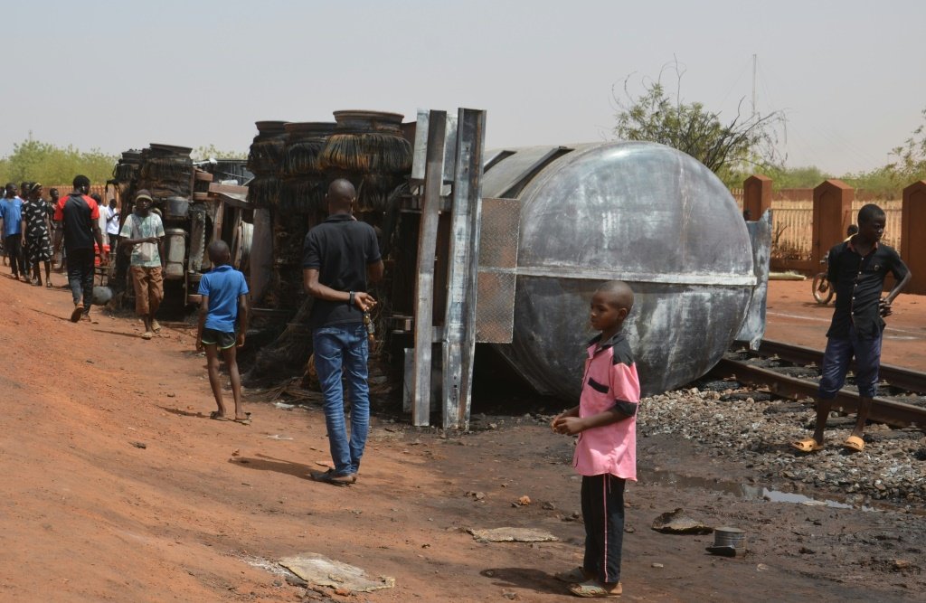 Explosão de caminhão-tanque mata ao menos 58 pessoas no Níger