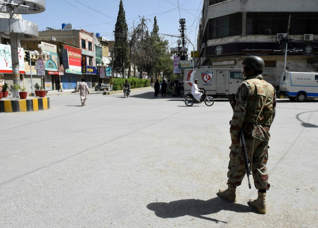 Homens armados atacam hotel de luxo no Paquistão