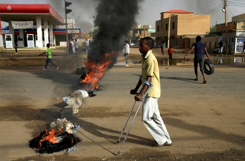 Sudão: opositores e militares discordam do regime de transição até as próximas eleições (Stringer/Reuters)