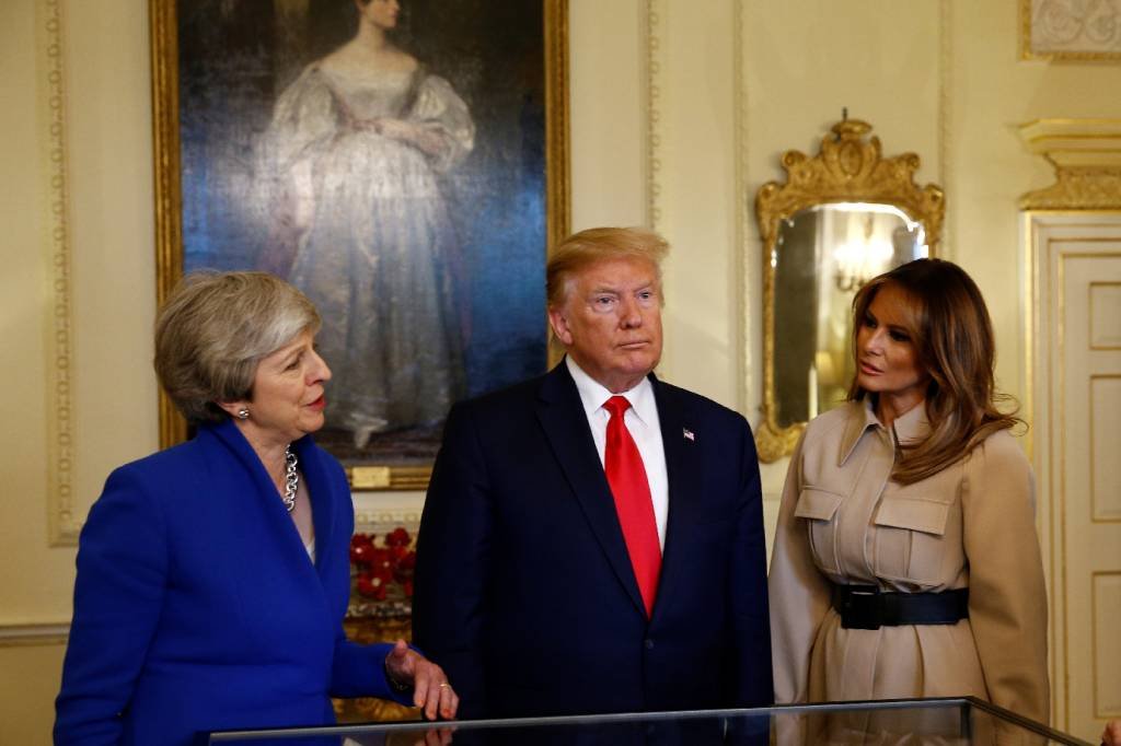 Trump sinaliza "acordo comercial muito substancial" com Reino Unido