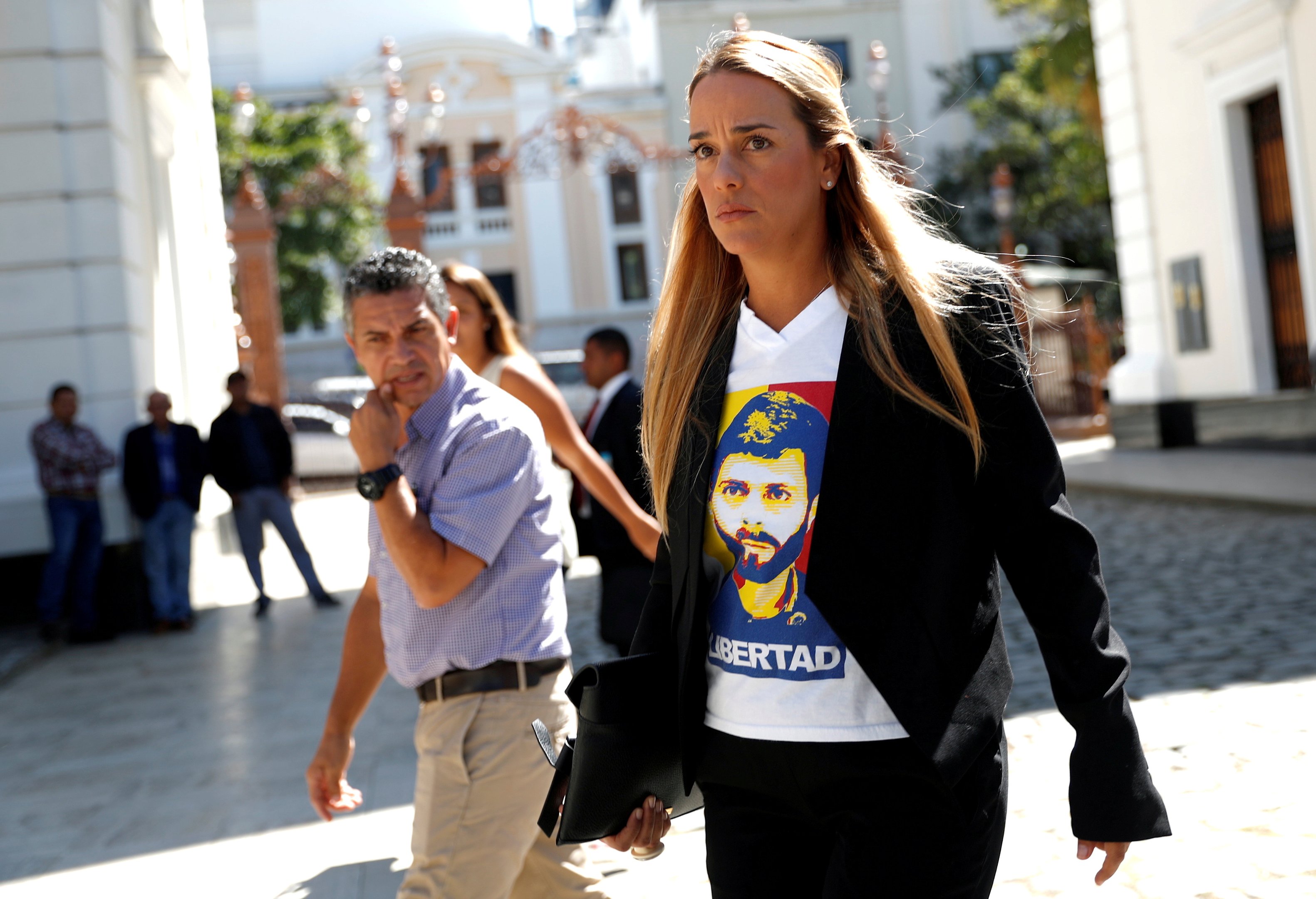 Esposa e filha de opositor venezuelano se refugiam na Espanha