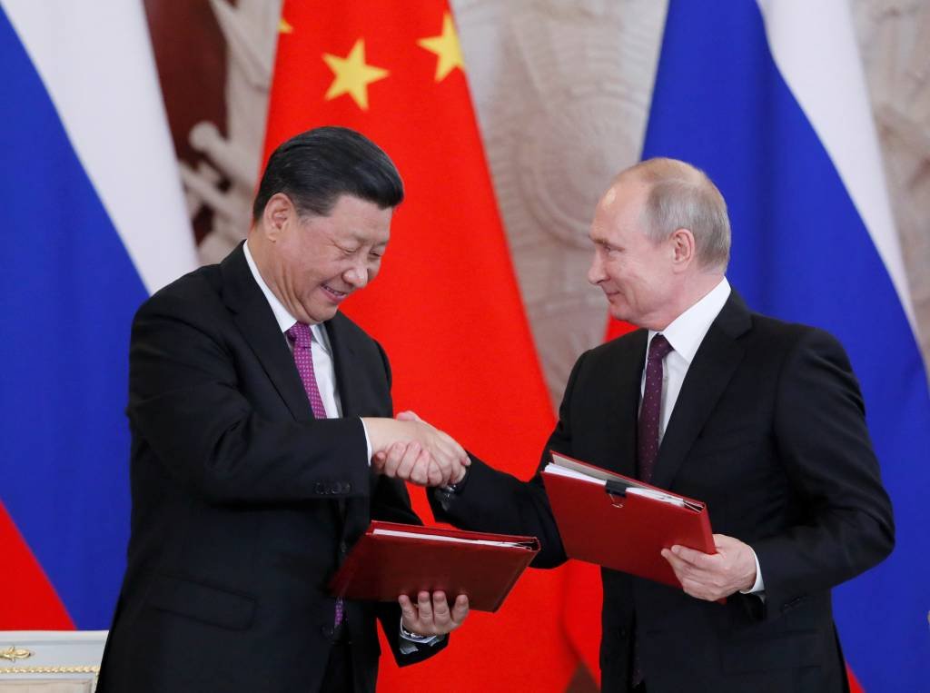 Presidente da Rússia, Vladimir Putin, e o presidente da China, Xi Jinping se reúnem em Moscou.