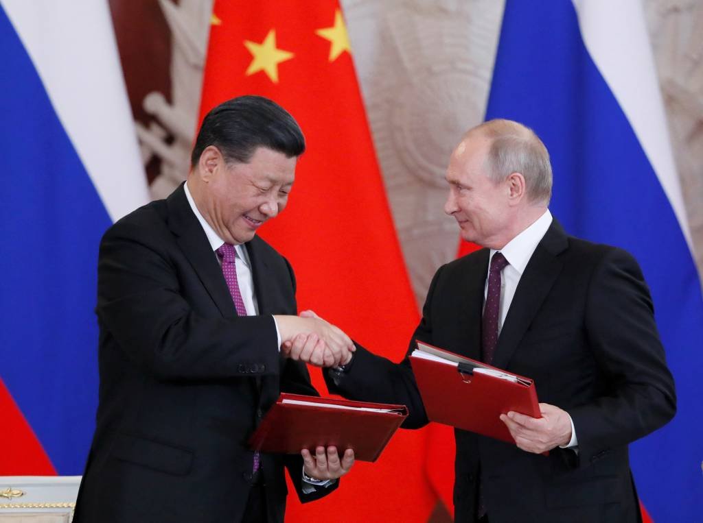 Presidente da Rússia, Vladimir Putin, e o presidente da China, Xi Jinping se reúnem em Moscou. Presidente da Rússia, Vladimir Putin, e o presidente da China, Xi Jinping se reúnem em Moscou.