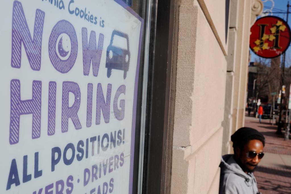 Criação de vagas de trabalho nos EUA desacelera com força em maio