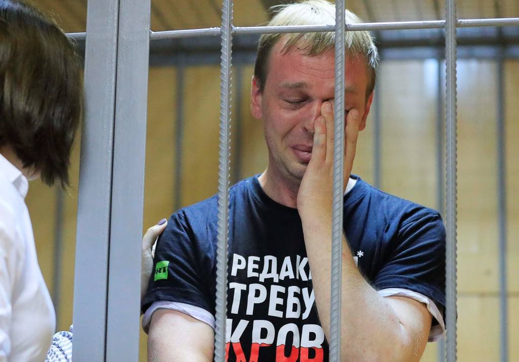 Putin demite autoridades policiais envolvidas em prisão de jornalista