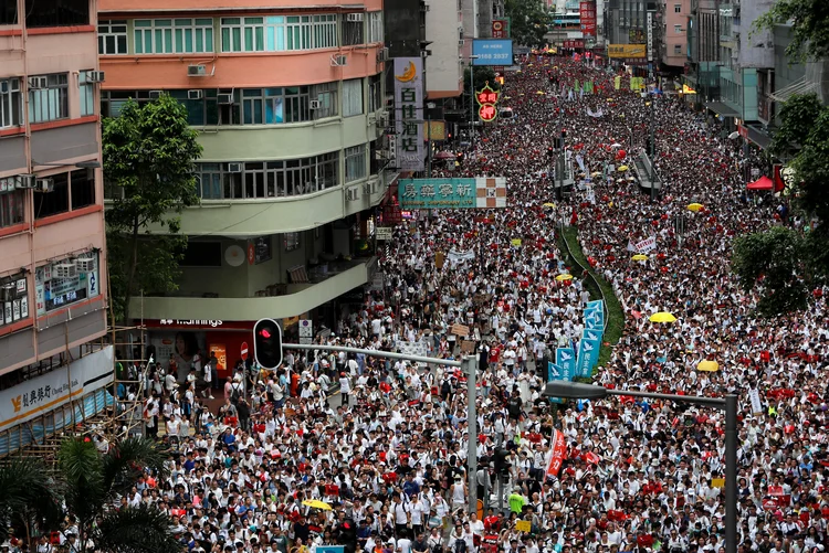 Hong Kong: petição online pediu que 50 mil pessoas cercassem o prédio do Legislativo entre hoje e amanhã (Tyrone Siu/Reuters)