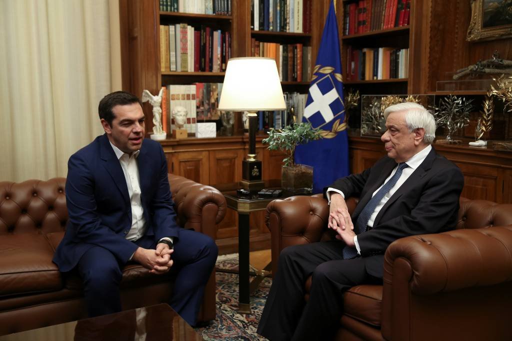Presidente da Grécia antecipa eleições para dissolver Parlamento