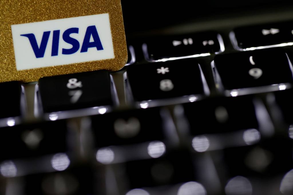 Em março, mais de 54.000 estabelecimentos virtuais fizeram transações com cartão de débito da bandeira Visa (Philippe Wojazer/Reuters)