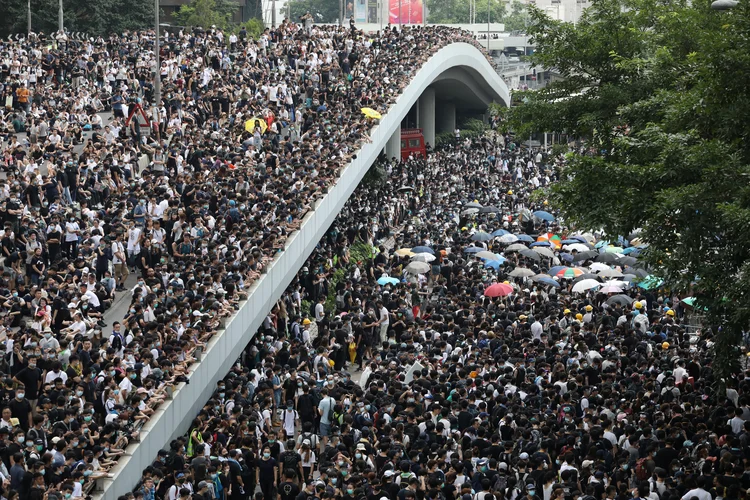 Hong Kong tem os maiores protestos desde 1997 para evitar que cidadãos sejam deportados para julgamento na China.  (Athit Perawongmetha/Reuters)