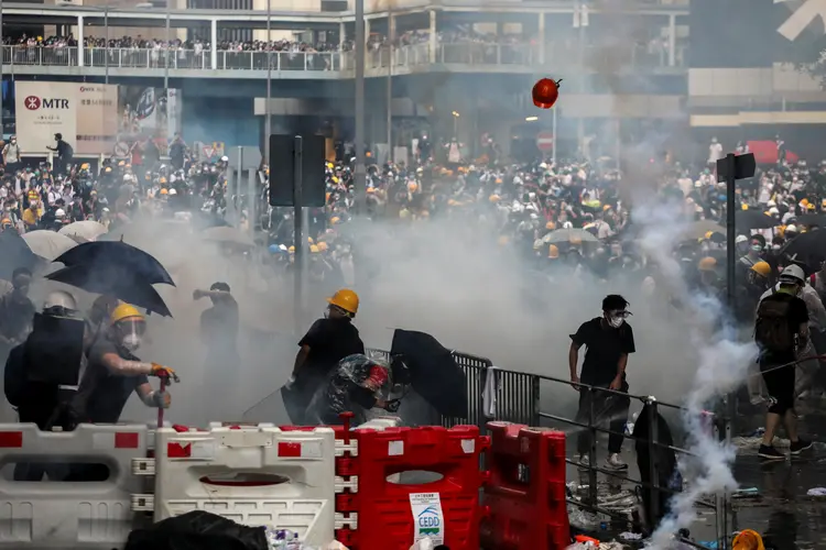 Hong Kong: manifestantes e policiais entraram em confronto durante as manifestações (Athit Perawongmetha/Reuters)