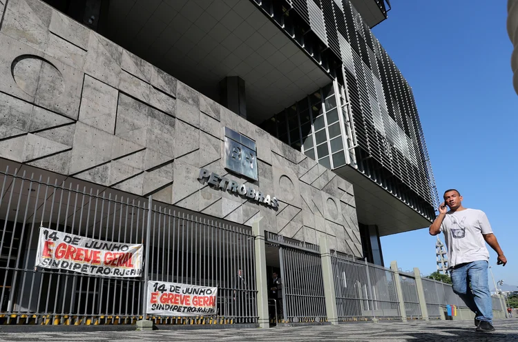 Petrobras: petroleiros da estatal deram início a uma greve geral na madrugada desta sexta-feira, 14, em dez refinarias (Sergio Moraes/Reuters)