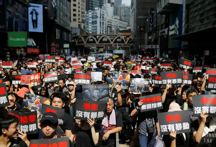 Hong Kong: domingo foi marcado por manifestações de milhares de pessoas (Thomas Peter/Reuters)