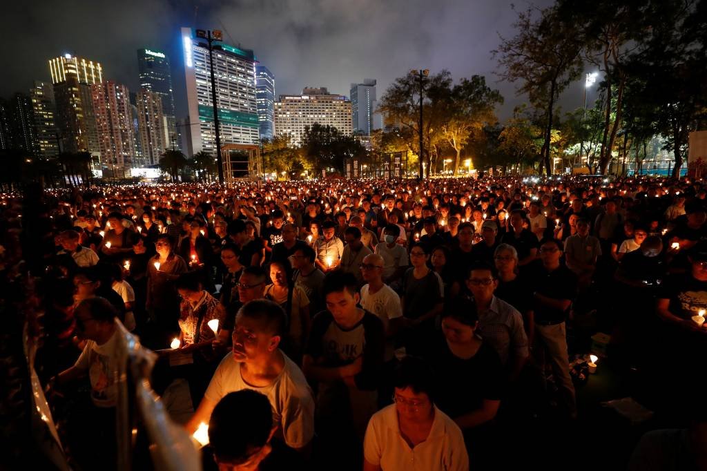 China respalda líder de Hong Kong após protestos populares