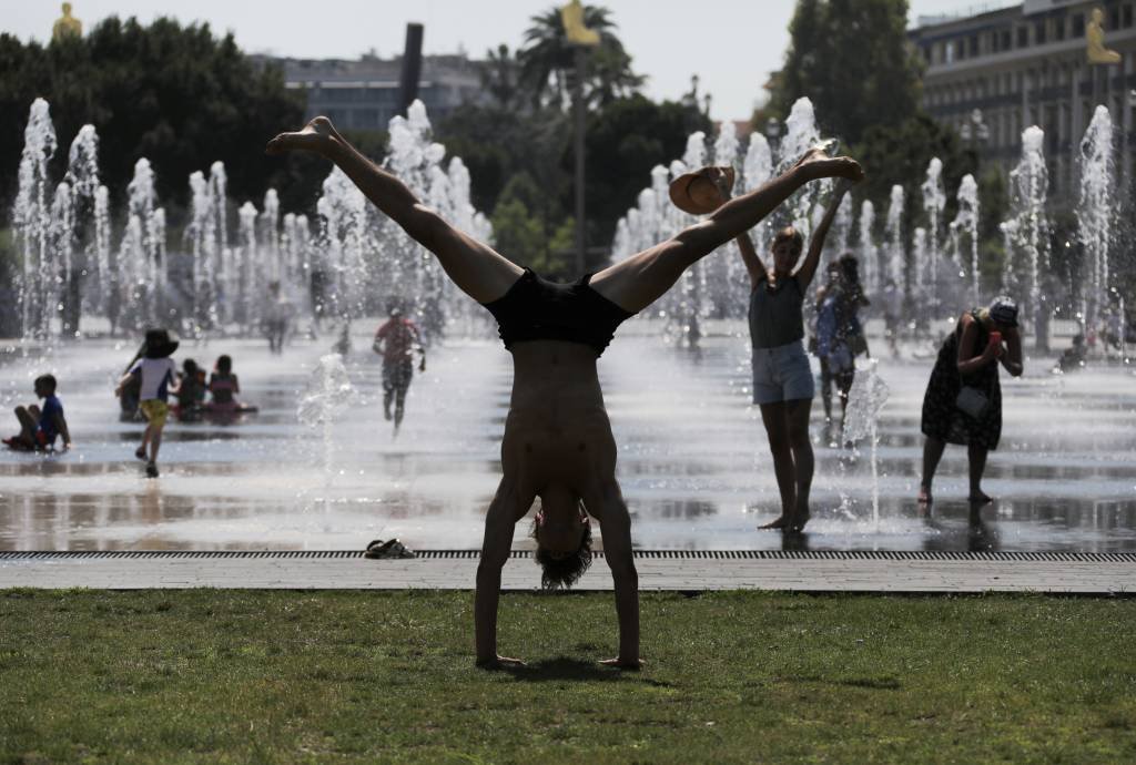 Onda de calor faz termômetros baterem recordes na Europa; veja fotos