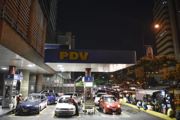 Posto de Caracas, Venezuela (foto de arquivo): na região, motoristas podem esperar até três dias para abastecer o carro (Carlos Becerra/Bloomberg)