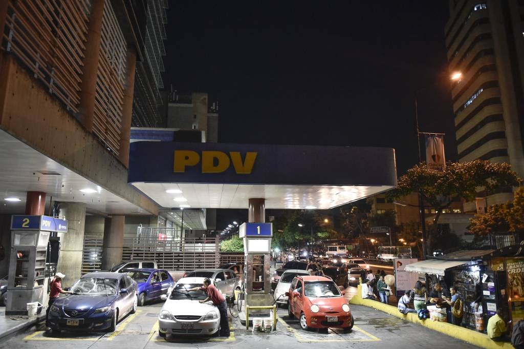 Venezuela: postos de gasolina começam a secar onde ainda havia abundância